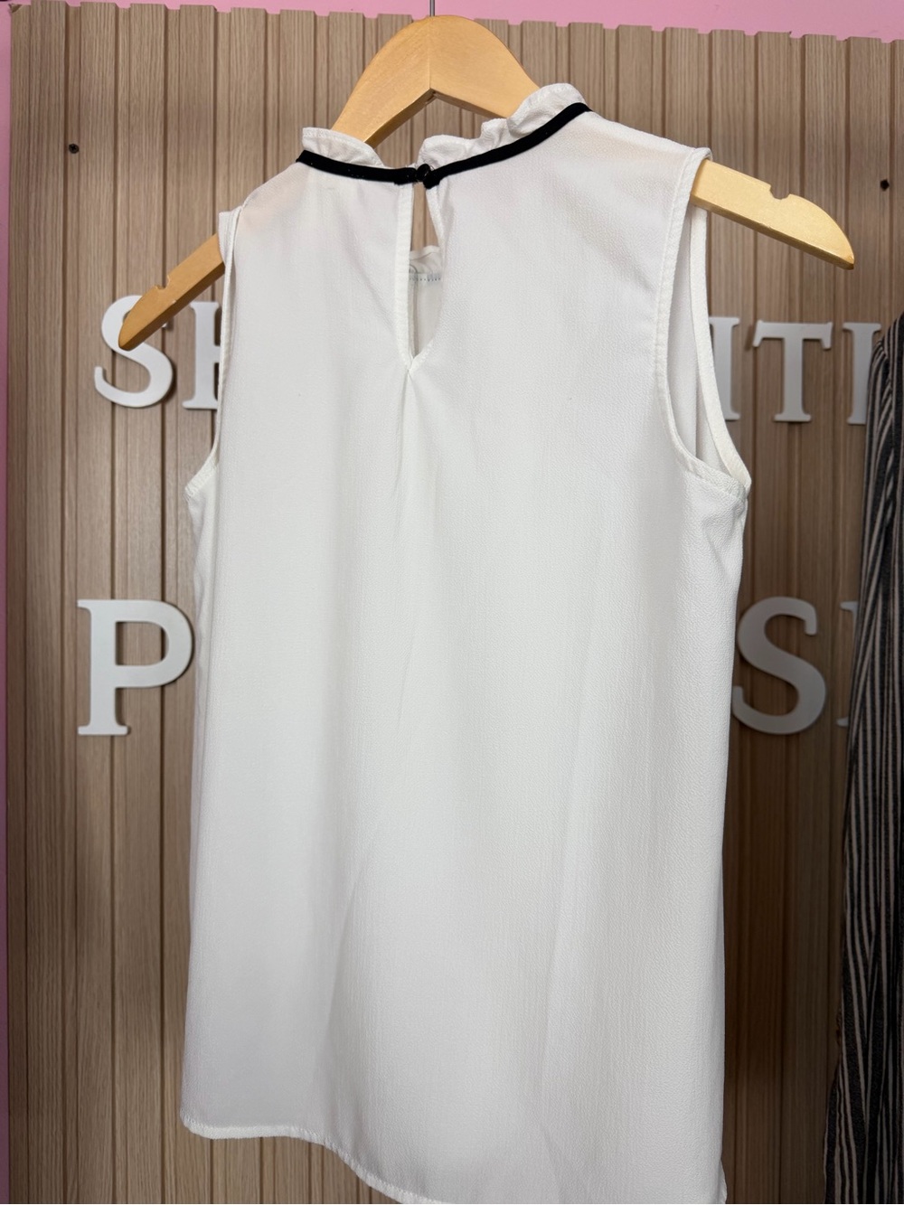 Monteau Cream Wide-Leg Pants with White Sleeveless Blouse - Picture 5 of 7